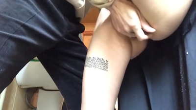 സ്‌കൂൾ ബാത്ത്‌റൂമിൽ സ്‌ക്വിർട്ട്, ഒരു യഥാർത്ഥ നുരയെ രതിമൂർച്ഛ - എന്റെ ടീച്ചർ പരമാവധി ചെയ്തു