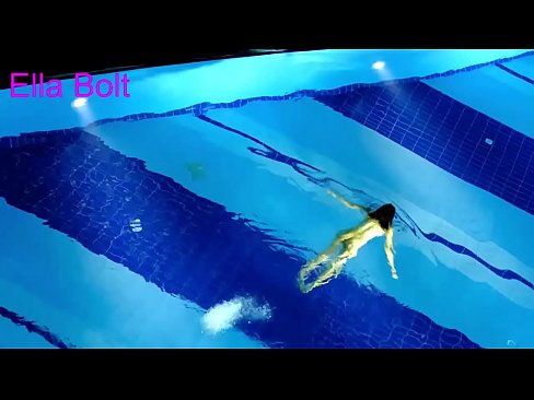❤️ എനിക്ക് കാണുന്നത് നിർത്താൻ കഴിയില്ല, ELLA BOLT റിസോർട്ട് പൂളിൽ നഗ്നയായി നീന്തുന്ന യുവ സുന്ദരിയെ പിടികൂടി ❤️ ലൈംഗികത ഞങ്ങളിൽ ☑